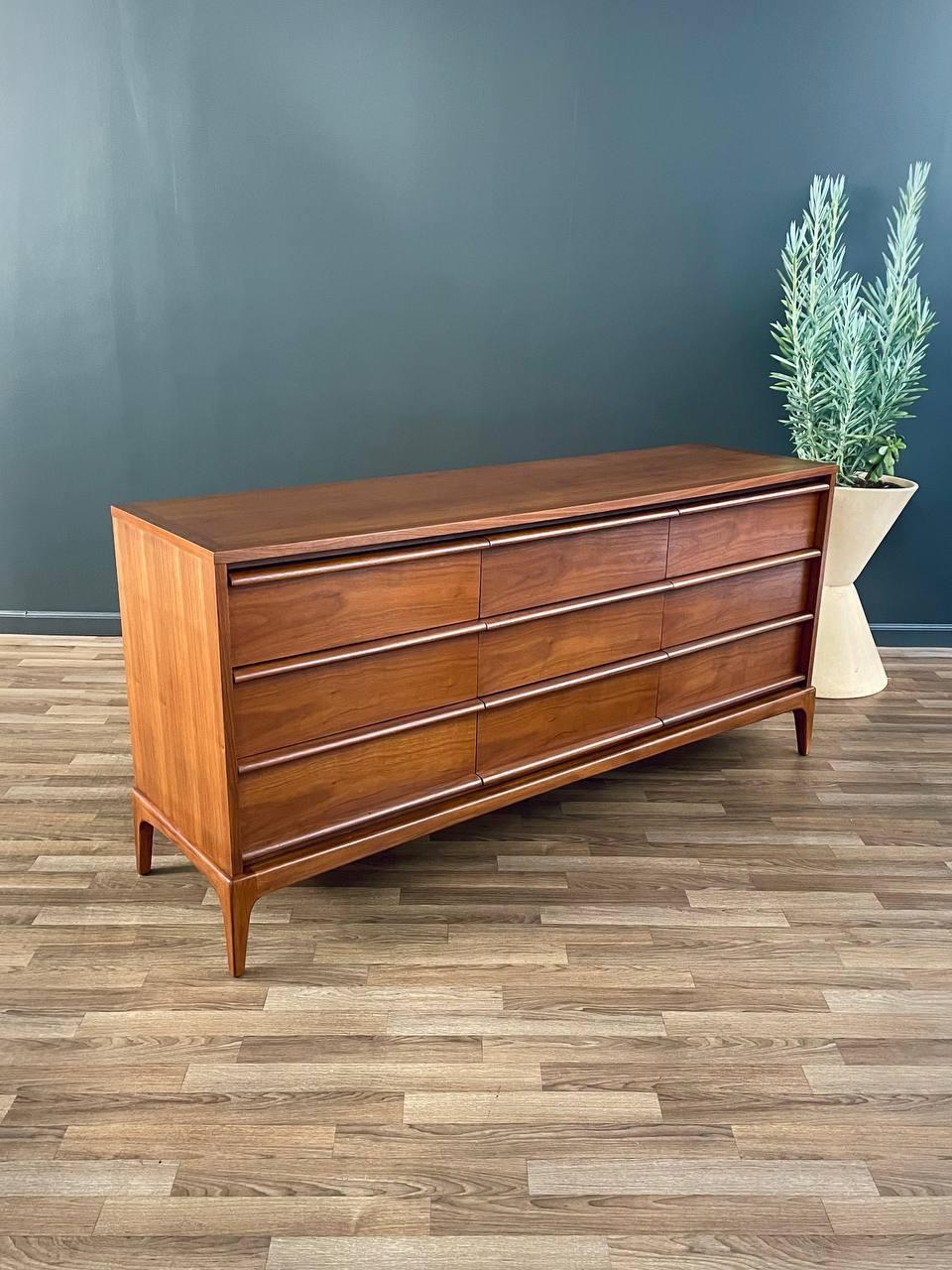 Newly Refinished - Mid-Century Modern “Rhythm” Walnut Dresser by Lane In Excellent Condition In Los Angeles, CA