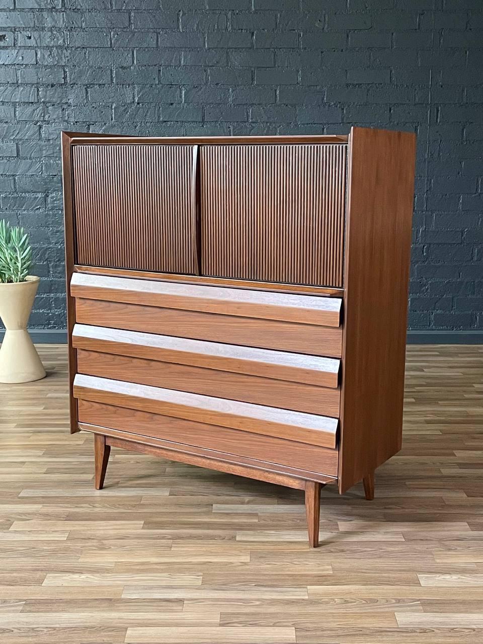 With over 15 years of experience, our workshop has followed a careful process of restoration, showcasing our passion and creativity for vintage designs that can seamlessly be incorporated with many interior decors. Enjoy! :)