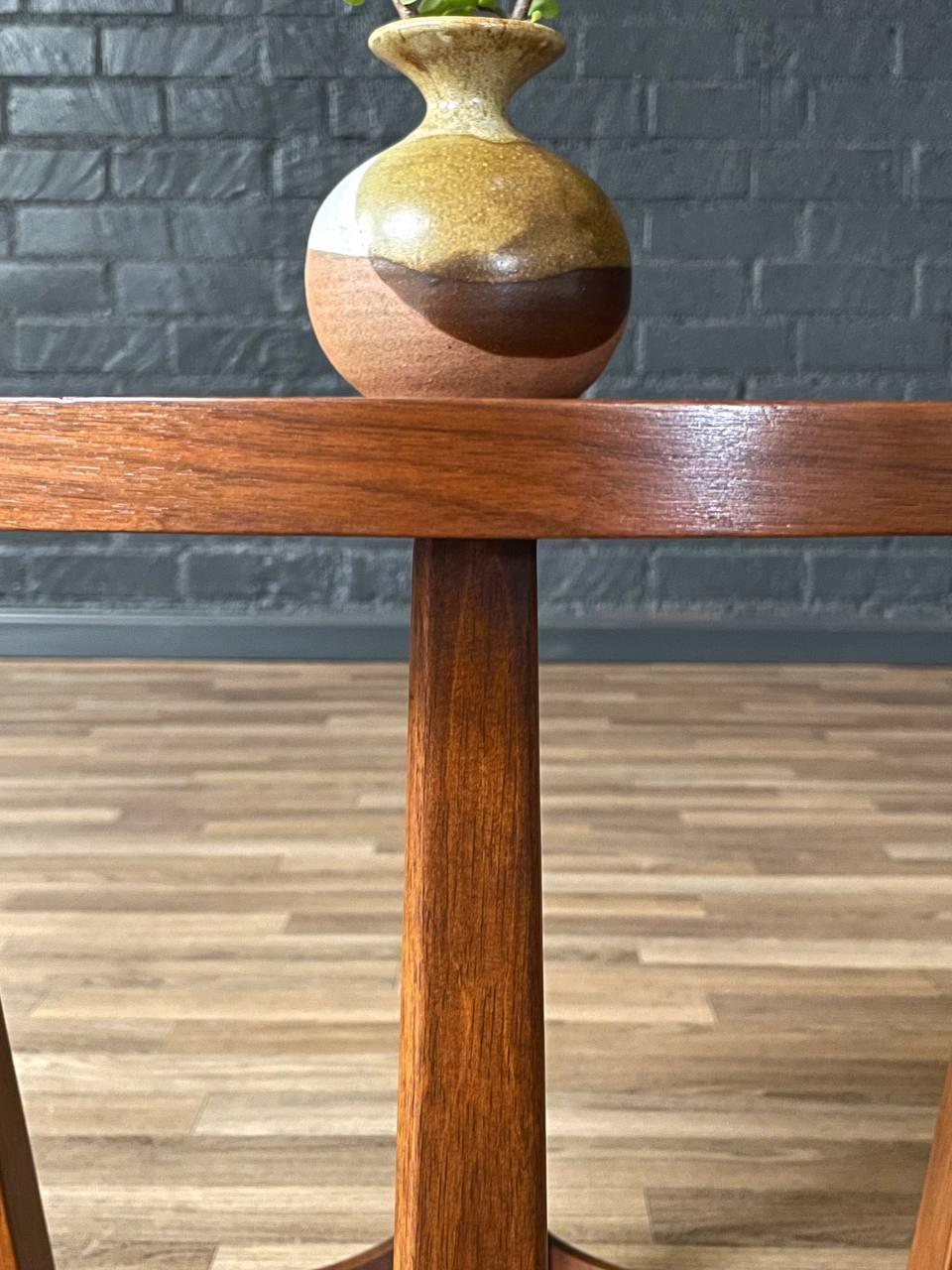 Nouvellement repeint - Tables d'appoint 