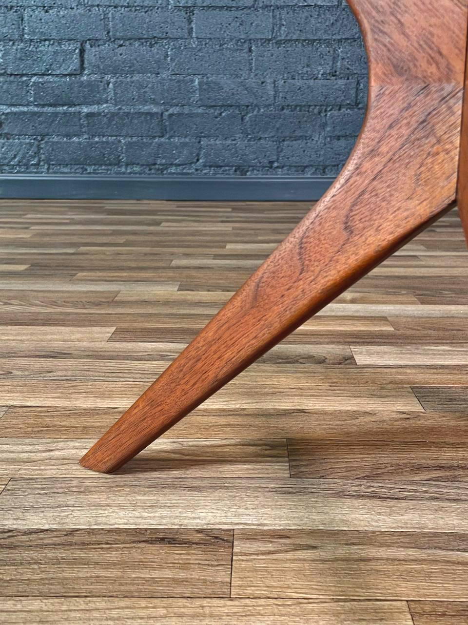 Newly Refinished - Mid-Century Modern Round Side Table w/ Sculpted Tripod Base 4