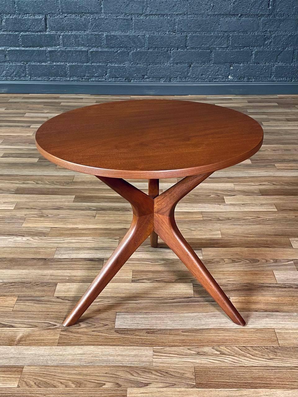 Condition: Expertly Refinished

With over 15 years of experience, our workshop has followed a careful process of restoration, showcasing our passion and creativity for vintage designs that can seamlessly be incorporated with many interior decors.