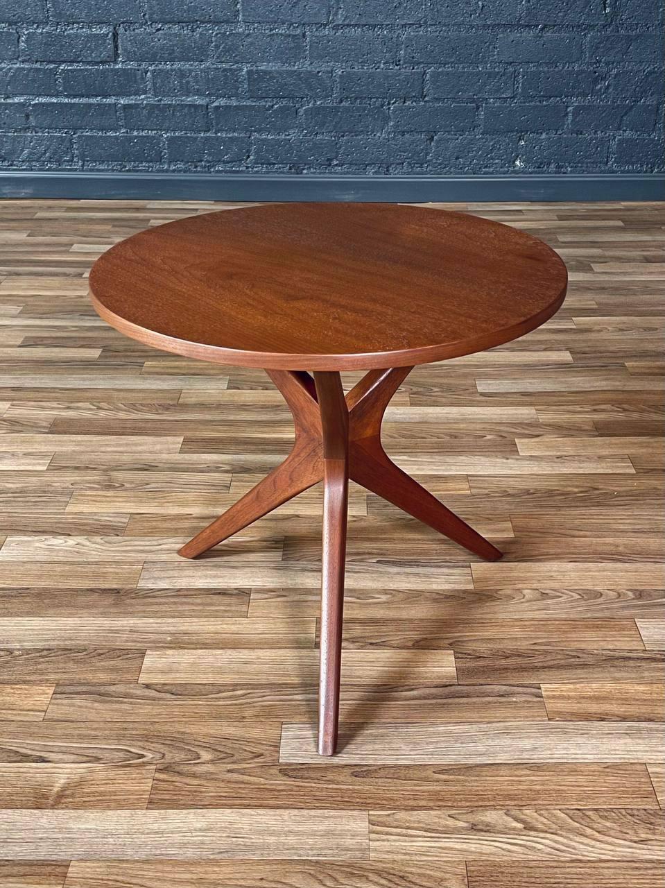 American Newly Refinished - Mid-Century Modern Round Side Table w/ Sculpted Tripod Base