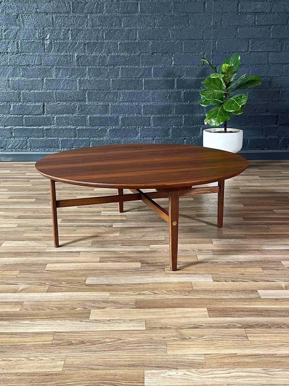 American Newly Refinished - Mid-Century Modern Round Walnut Coffee Table by Stanley For Sale