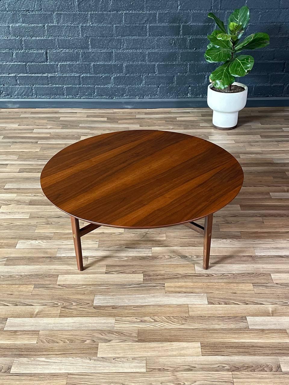 Mid-20th Century Newly Refinished - Mid-Century Modern Round Walnut Coffee Table by Stanley For Sale