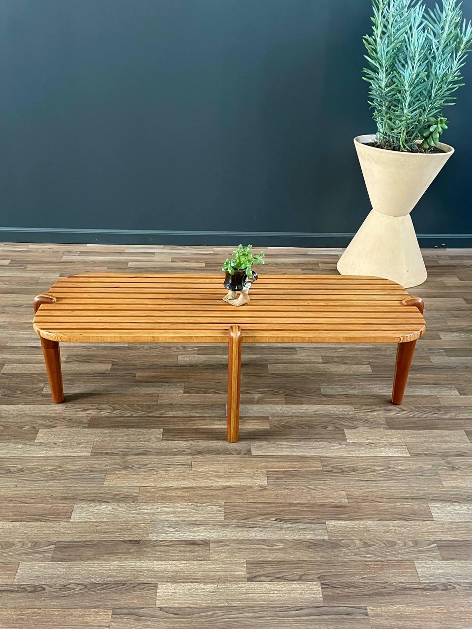 Américain Nouvellement repeinte - Table basse multi-bois The Moderns Studio Studio en vente