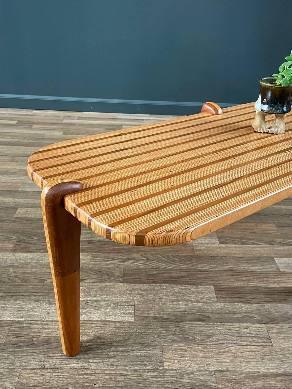 Bouleau Nouvellement repeinte - Table basse multi-bois The Moderns Studio Studio en vente