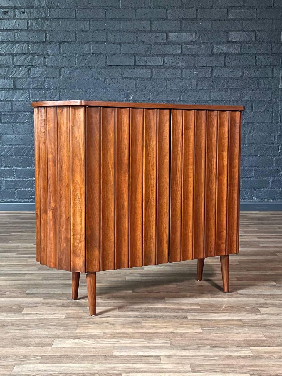 Condition: Expertly Refinished 

With over 15 years of experience, our workshop has followed a careful process of restoration, showcasing our passion and creativity for vintage designs that can seamlessly be incorporated with many interior decors.