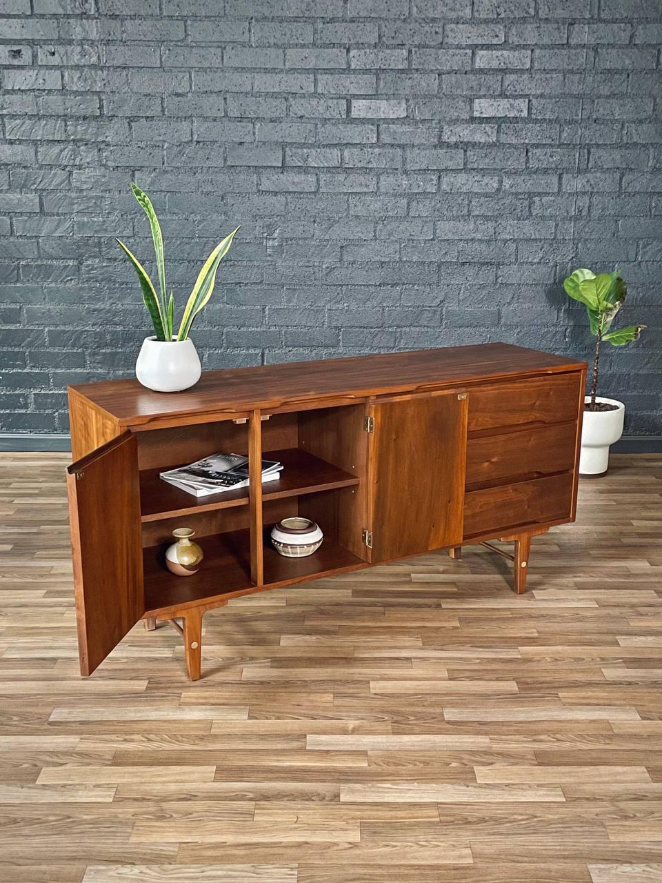 Newly Refinished - Mid-Century Modern Sculpted Walnut Credenza by Stanley In Excellent Condition For Sale In Los Angeles, CA