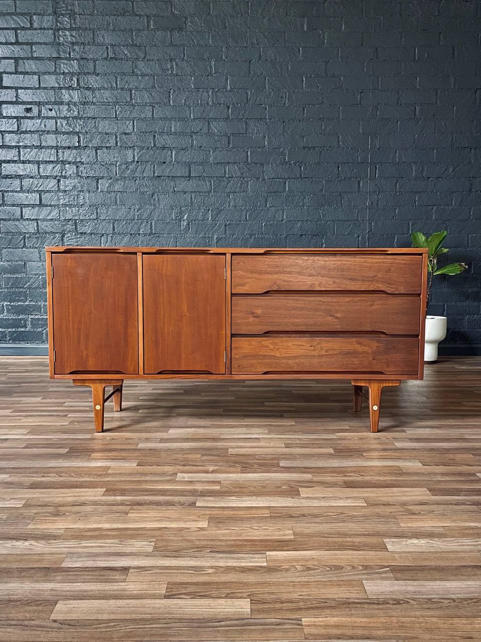 Mid-20th Century Newly Refinished - Mid-Century Modern Sculpted Walnut Credenza by Stanley For Sale
