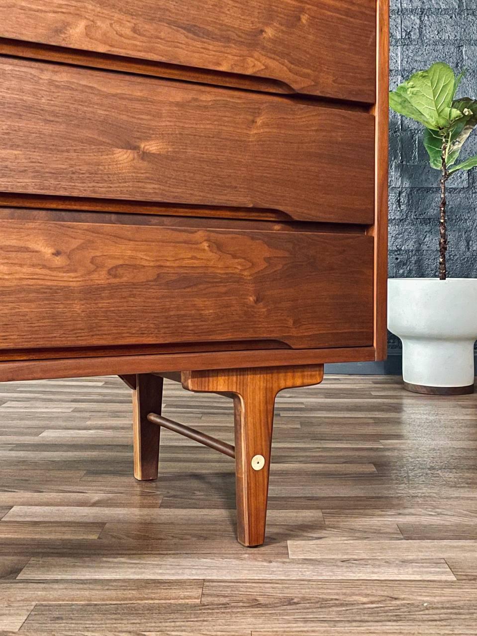 Newly Refinished - Mid-Century Modern Sculpted Walnut Credenza by Stanley For Sale 1