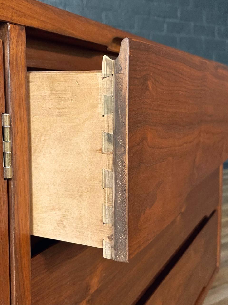 Newly Refinished - Mid-Century Modern Sculpted Walnut Credenza by Stanley For Sale 3