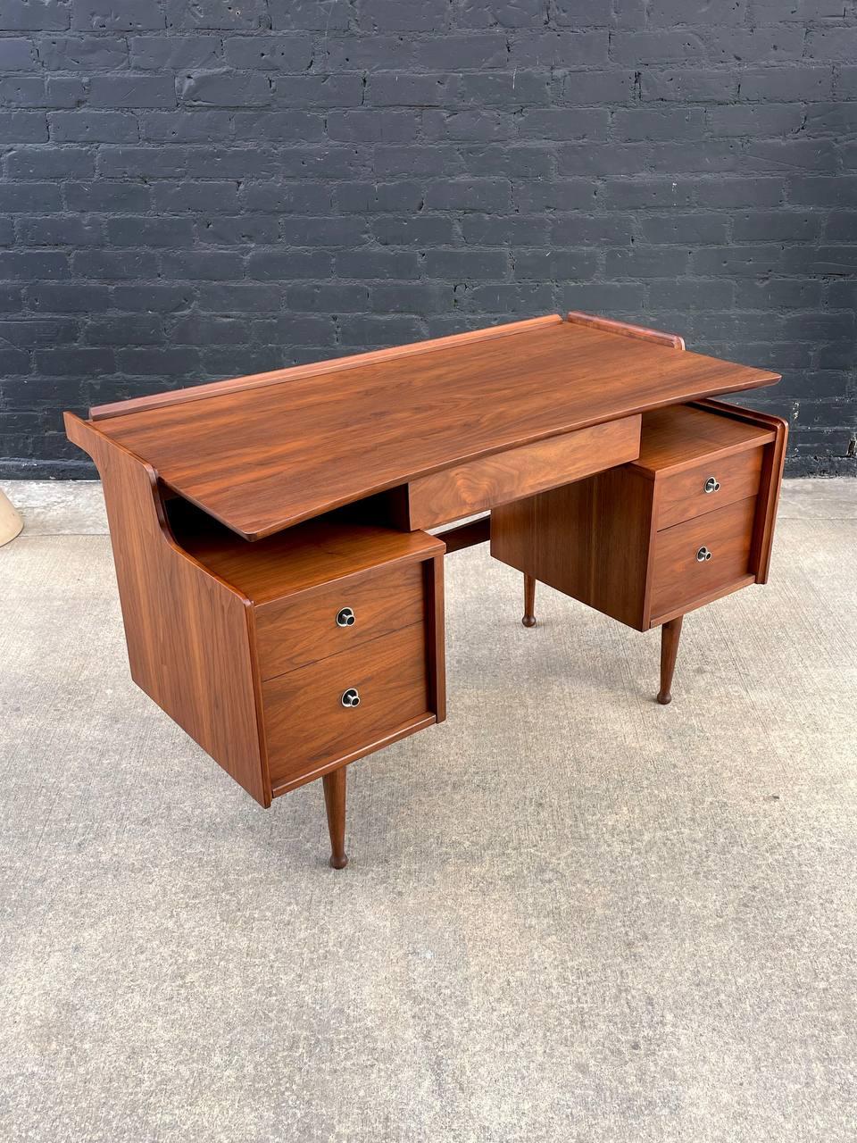 American Newly Refinished - Mid-Century Modern Sculpted Walnut Desk by Hooker For Sale