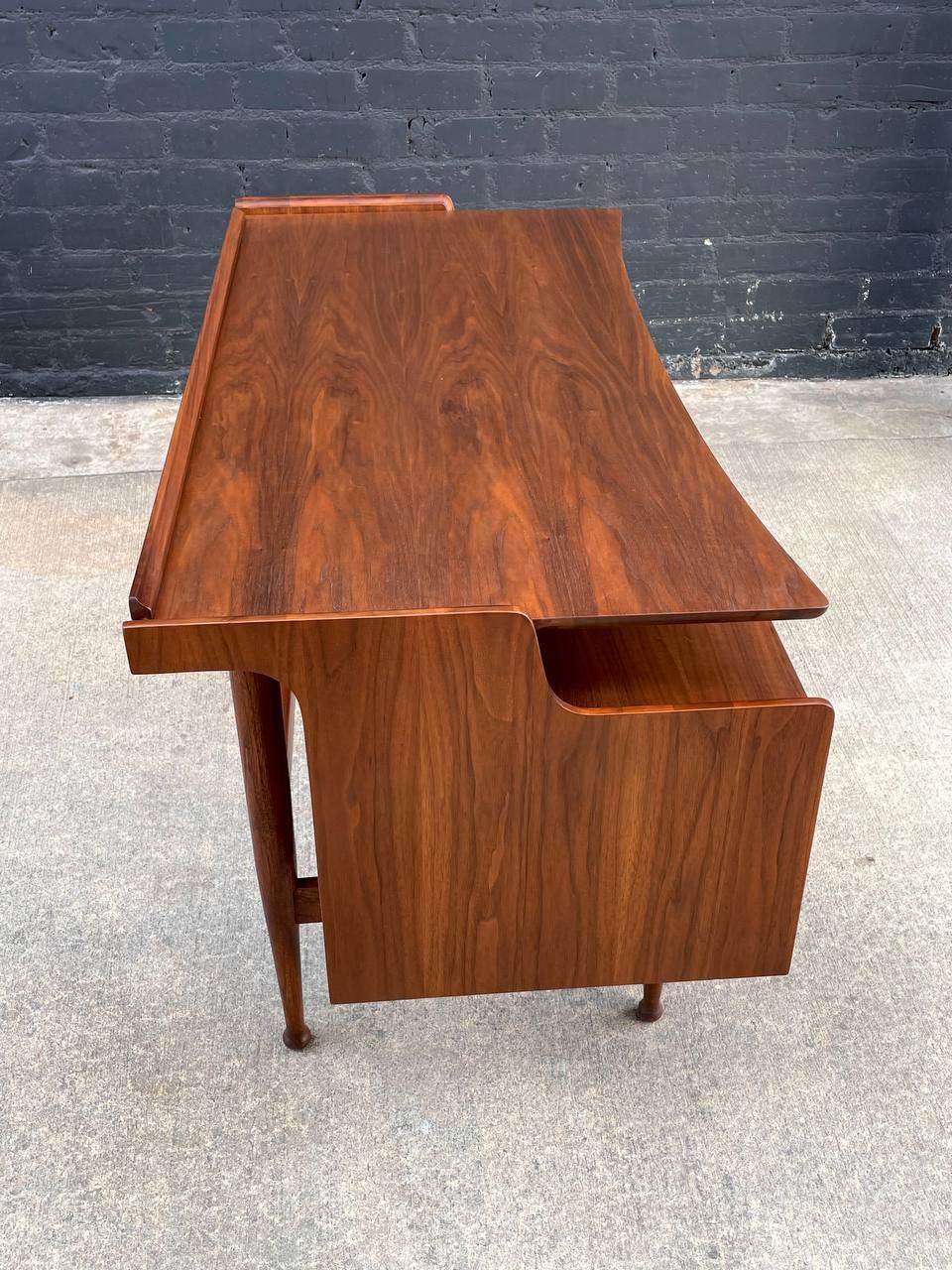 Newly Refinished - Mid-Century Modern Sculpted Walnut Desk by Hooker For Sale 1