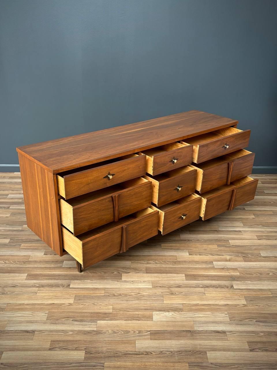 Newly Refinished  - Mid-Century Modern Sculpted Walnut Dresser  In Excellent Condition For Sale In Los Angeles, CA