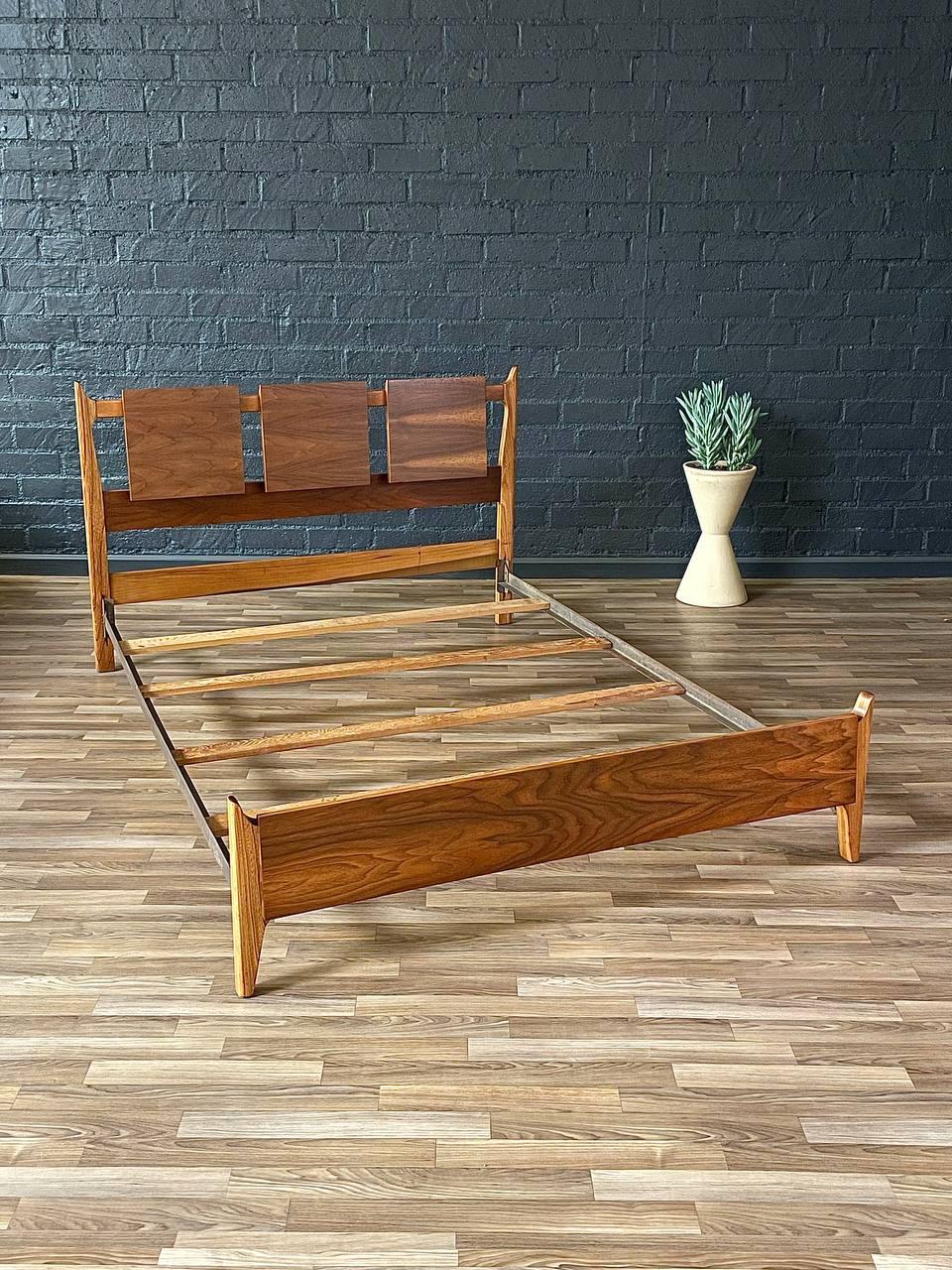 Condition: Expertly Refinished 

With over 15 years of experience, our workshop has followed a careful process of restoration, showcasing our passion and creativity for vintage designs that can seamlessly be incorporated with many interior decors.