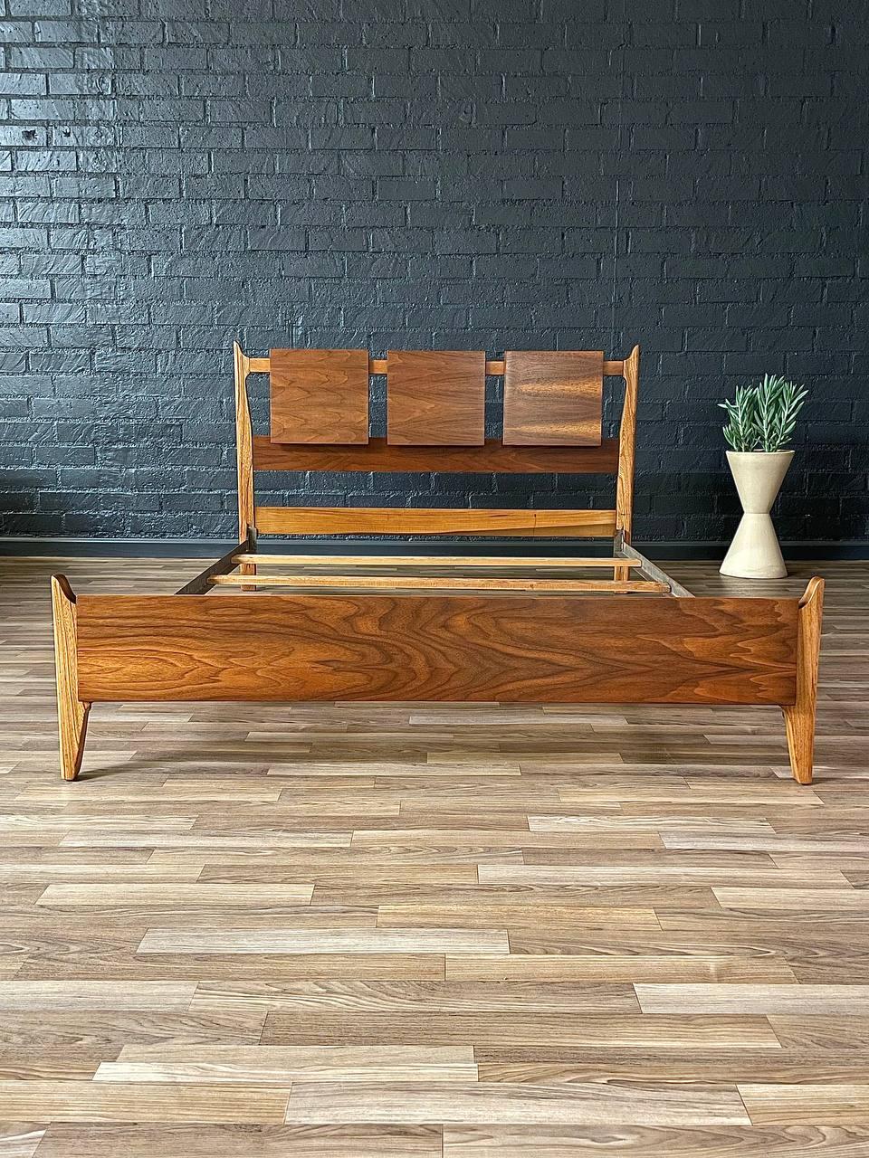 American Newly Refinished - Mid-Century Modern Sculpted Walnut Full-Size Bed Frame For Sale