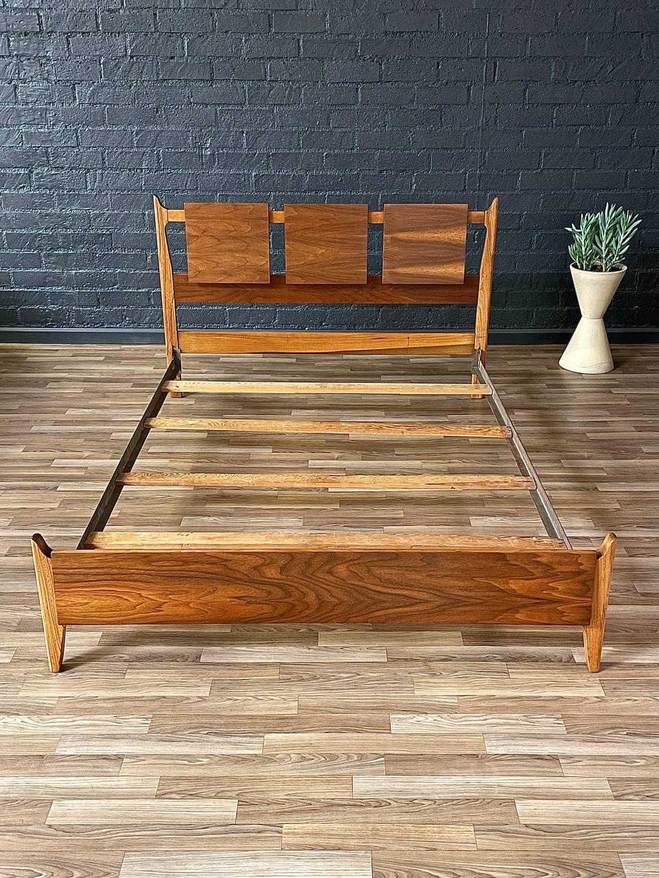 Newly Refinished - Mid-Century Modern Sculpted Walnut Full-Size Bed Frame In Excellent Condition For Sale In Los Angeles, CA
