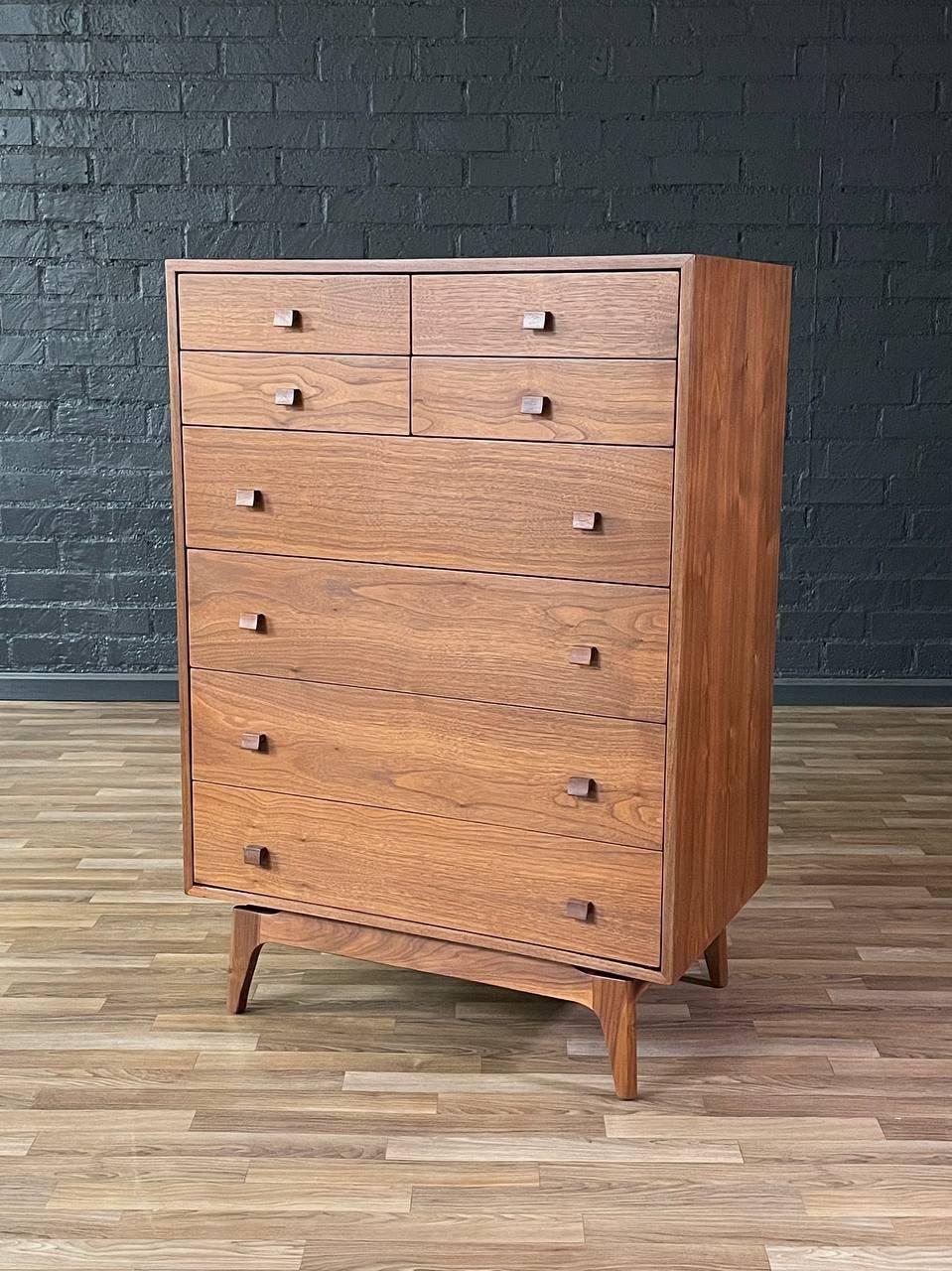 With over 15 years of experience, our workshop has followed a careful process of restoration, showcasing our passion and creativity for vintage designs that can seamlessly be incorporated with many interior decors. Enjoy! :)
