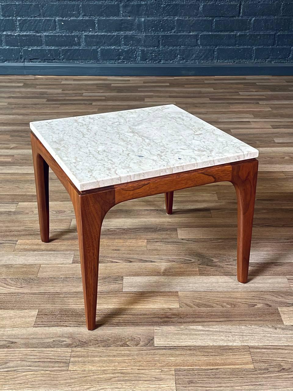 Condit : Refini par des experts, plateau en marbre d'origine

Avec plus de 15 ans d'expérience, notre atelier a suivi un processus de restauration minutieux, mettant en valeur notre passion et notre créativité pour les designs vintage qui peuvent