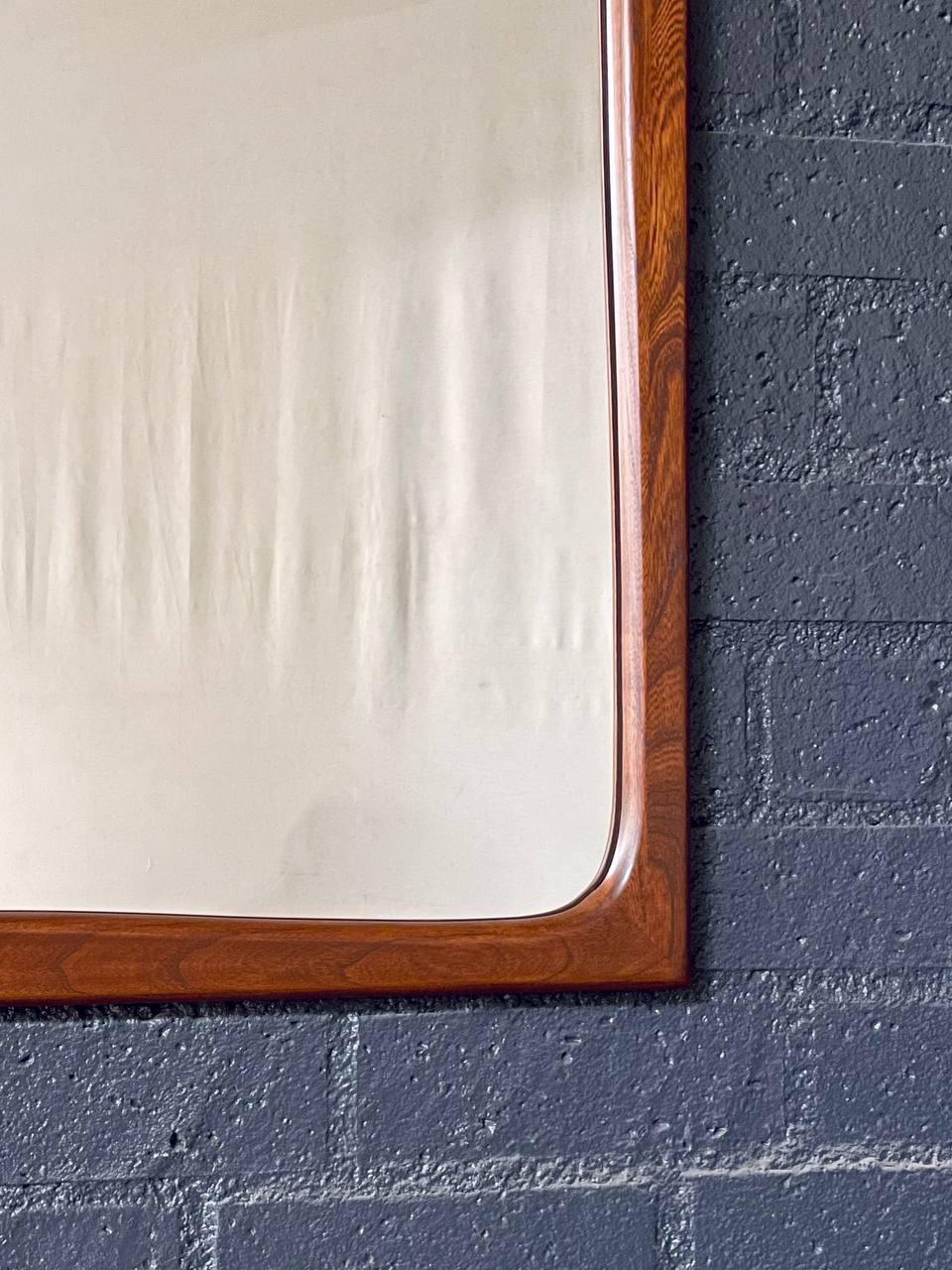 Metà XX secolo Newly Refinished - Mid-Century Modern Sculpted Walnut Wall Hanging Mirror in vendita