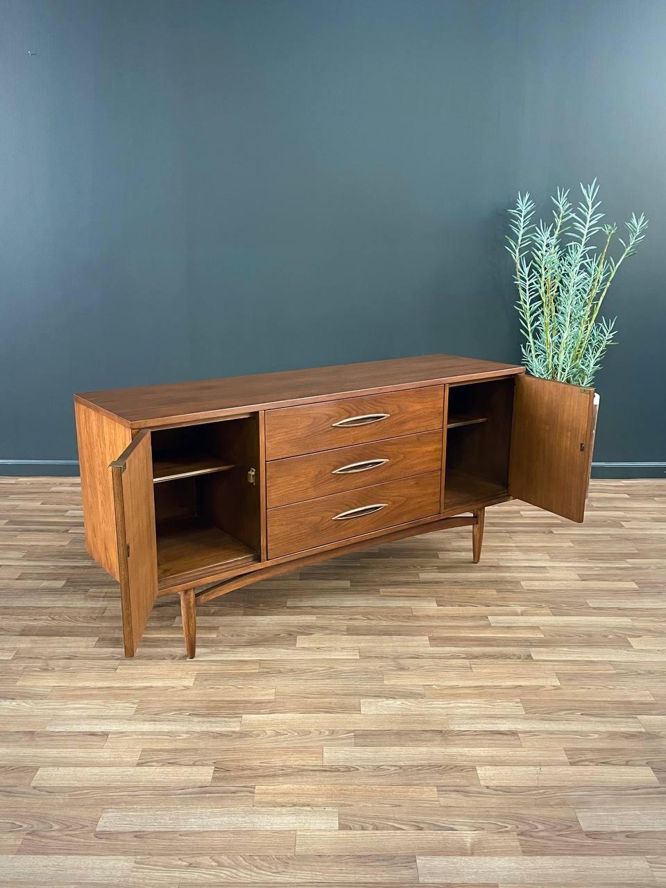 Newly Refinished - Mid-Century Modern “Sculptra” Walnut Credenza by Broyhill In Excellent Condition In Los Angeles, CA