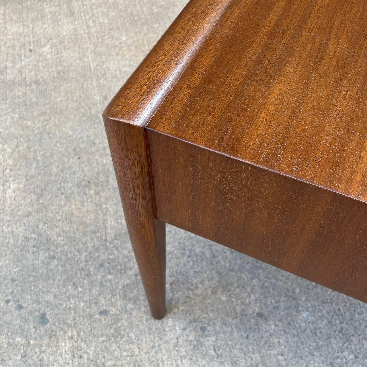 Newly Refinished - Mid-Century Modern Side Table by John Keal for Brown Saltman For Sale 4