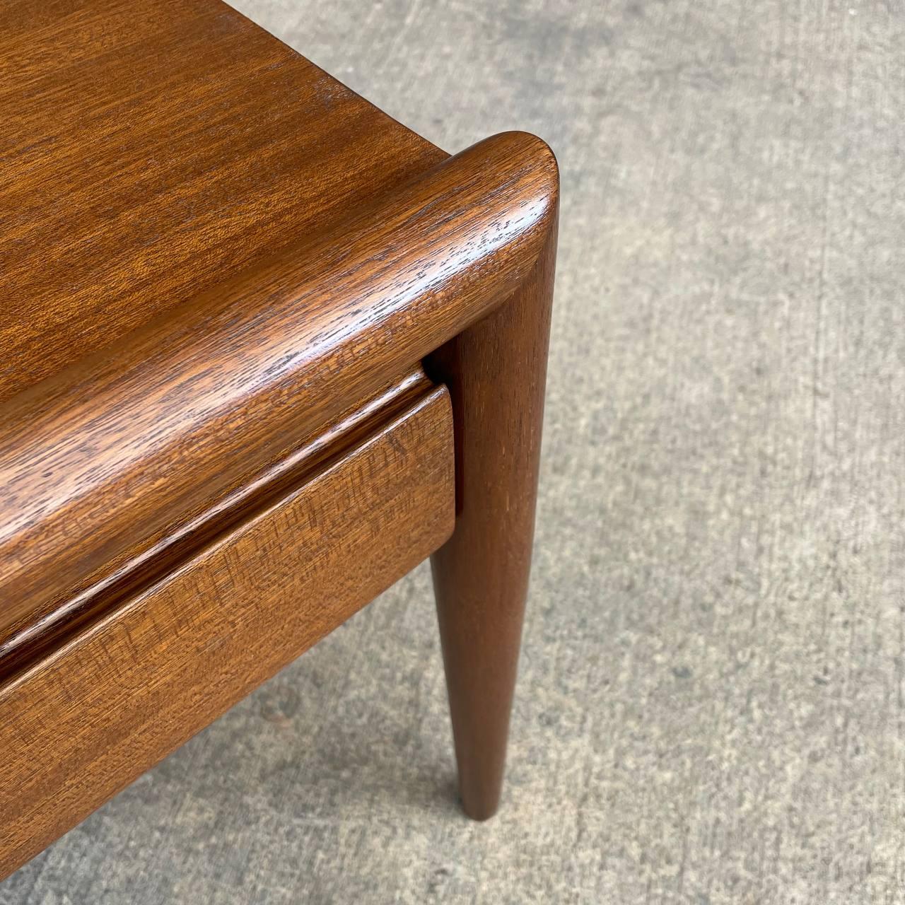 Newly Refinished - Mid-Century Modern Side Table by John Keal for Brown Saltman For Sale 5