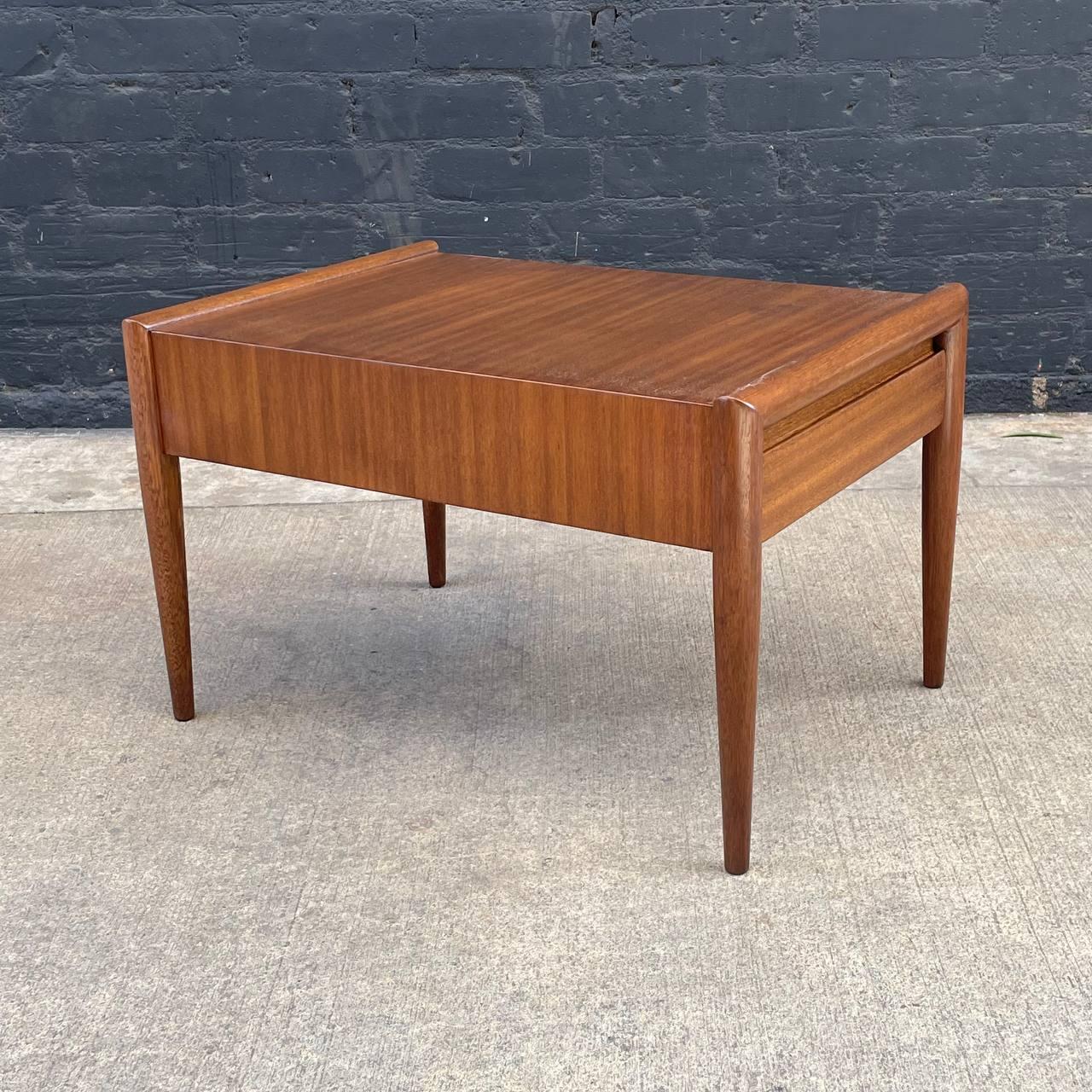 American Newly Refinished - Mid-Century Modern Side Table by John Keal for Brown Saltman For Sale