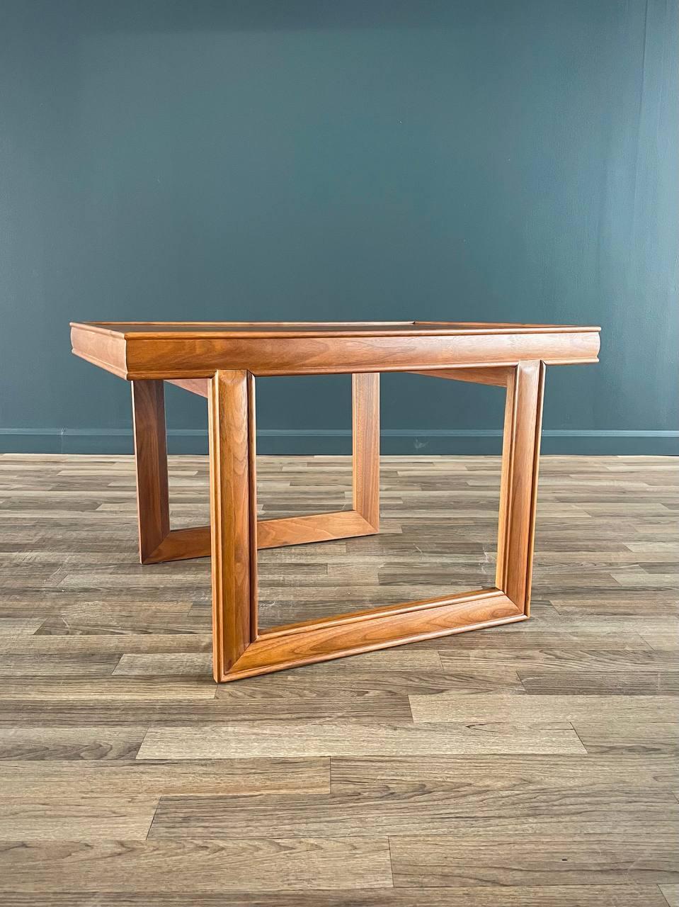 Mid-Century Modern Table d'appoint moderne du milieu du siècle par John Keal pour Brown Saltman en vente