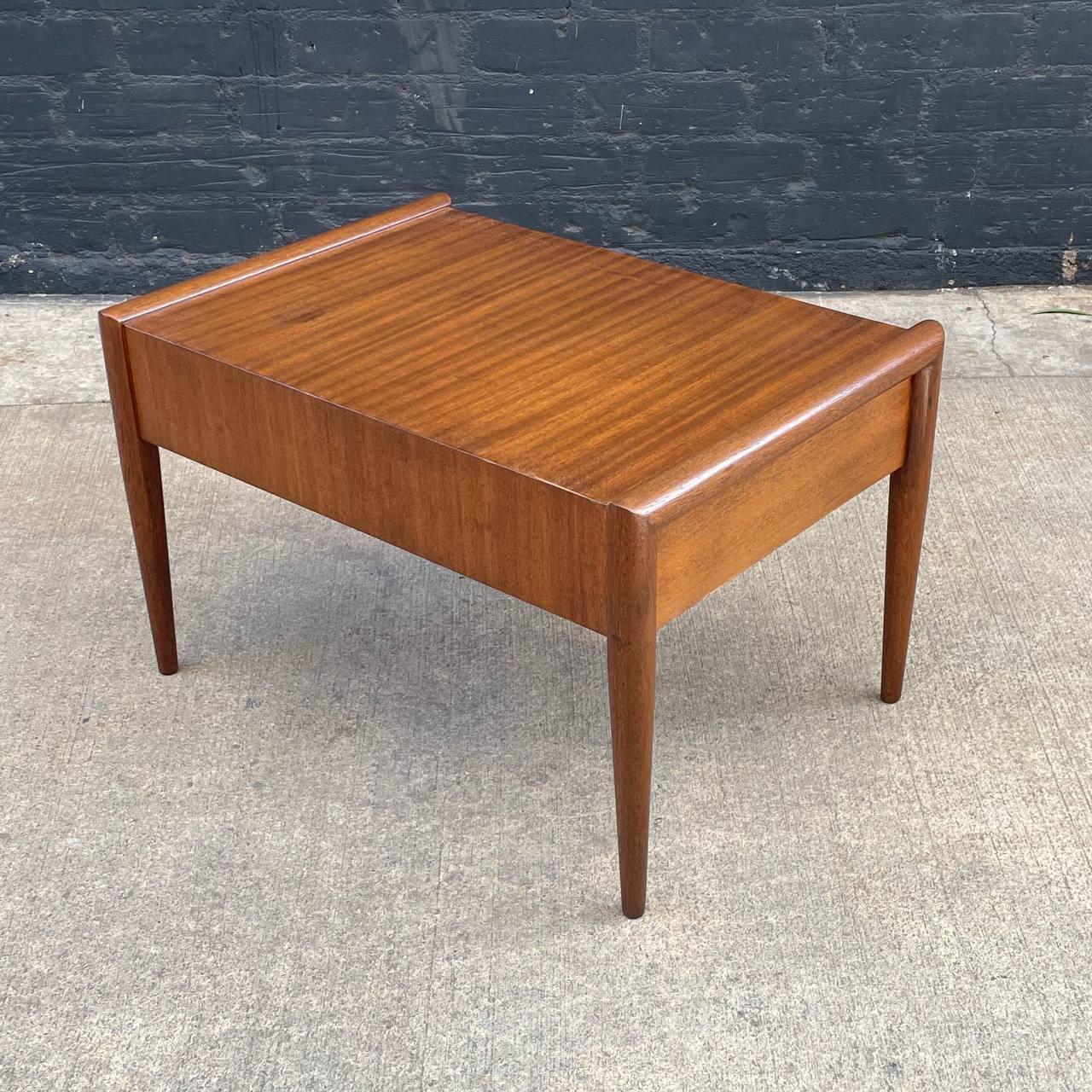 Mid-20th Century Newly Refinished - Mid-Century Modern Side Table by John Keal for Brown Saltman For Sale