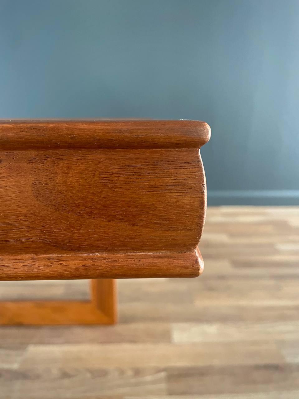 Table d'appoint moderne du milieu du siècle par John Keal pour Brown Saltman en vente 2