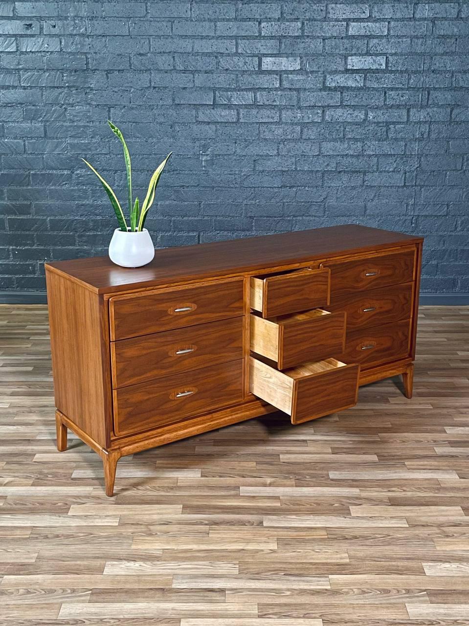 Americano Appena rifinito - Comò in legno di noce 
