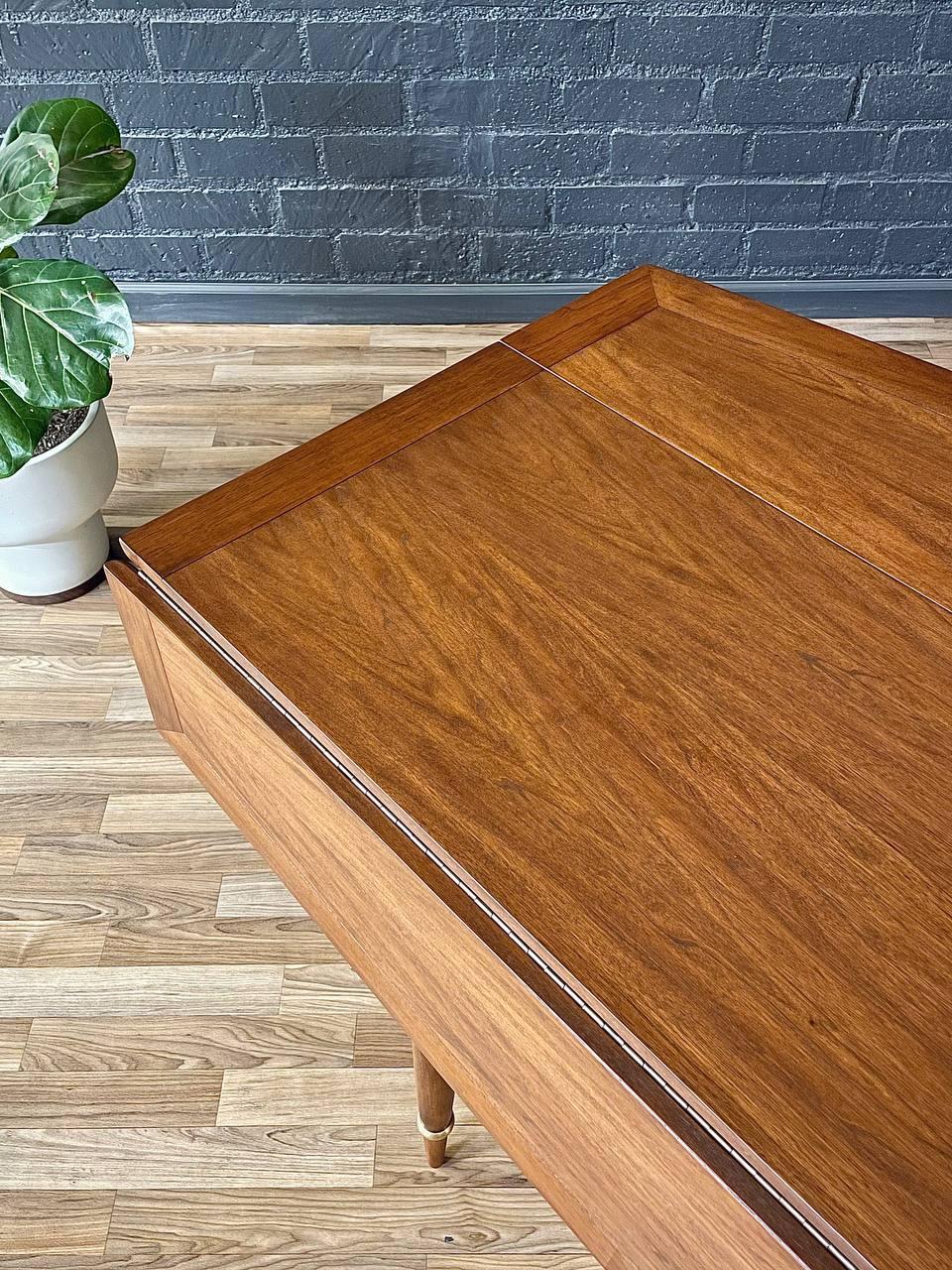 Newly Refinished - Mid-Century Modern “Sophisticate” Drop-Leaf Dining Table For Sale 2