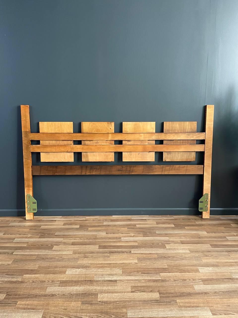 Newly Refinished - Mid-Century Modern “Staccato” Sculpted King Size Headboard in vendita 3