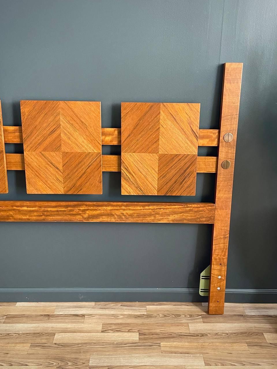 Metà XX secolo Newly Refinished - Mid-Century Modern “Staccato” Sculpted King Size Headboard in vendita