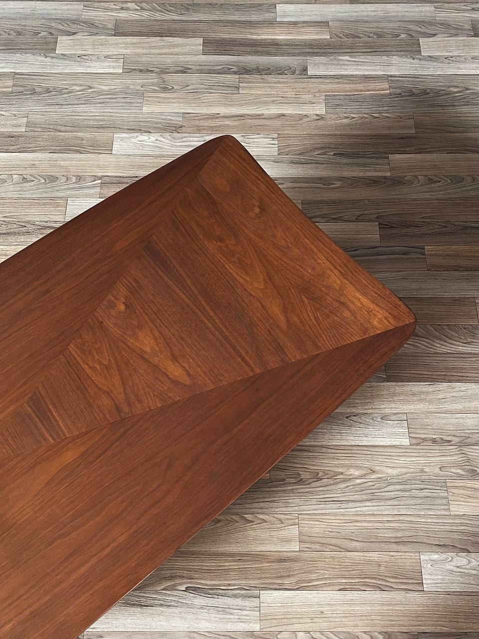 Newly Refinished - Mid-Century Modern Stingray Style Walnut Coffee Table For Sale 5