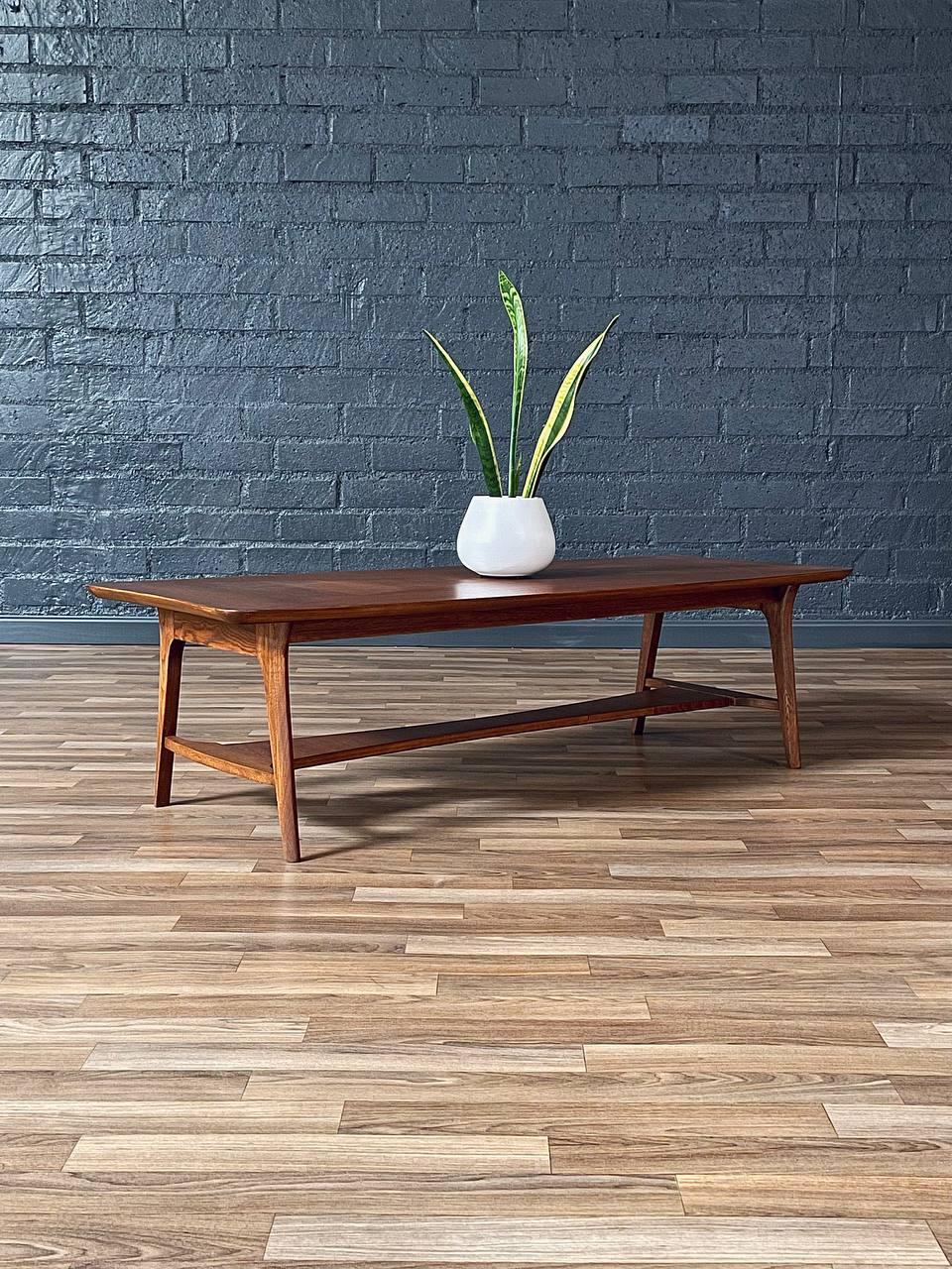 American Newly Refinished - Mid-Century Modern Stingray Style Walnut Coffee Table For Sale