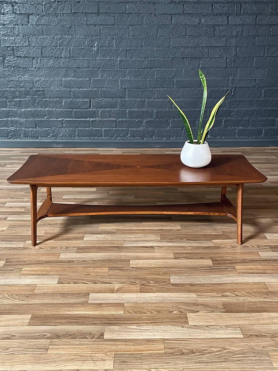 Newly Refinished - Mid-Century Modern Stingray Style Walnut Coffee Table For Sale 1