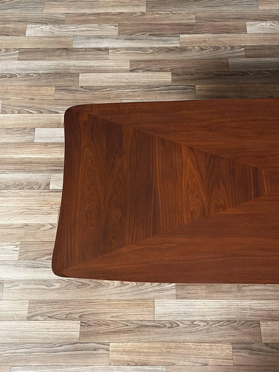 Newly Refinished - Mid-Century Modern Stingray Style Walnut Coffee Table For Sale 3
