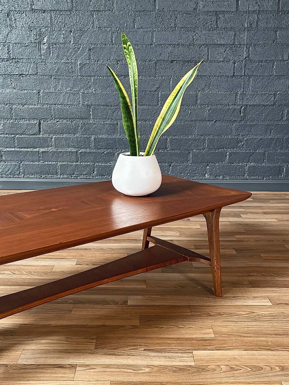 Newly Refinished - Mid-Century Modern Stingray Style Walnut Coffee Table For Sale 4