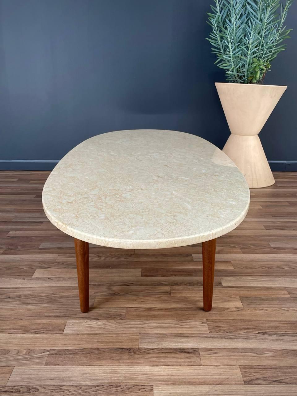 Marbre Table basse en marbre de style Surfboard, mi-siècle moderne, récemment restaurée en vente