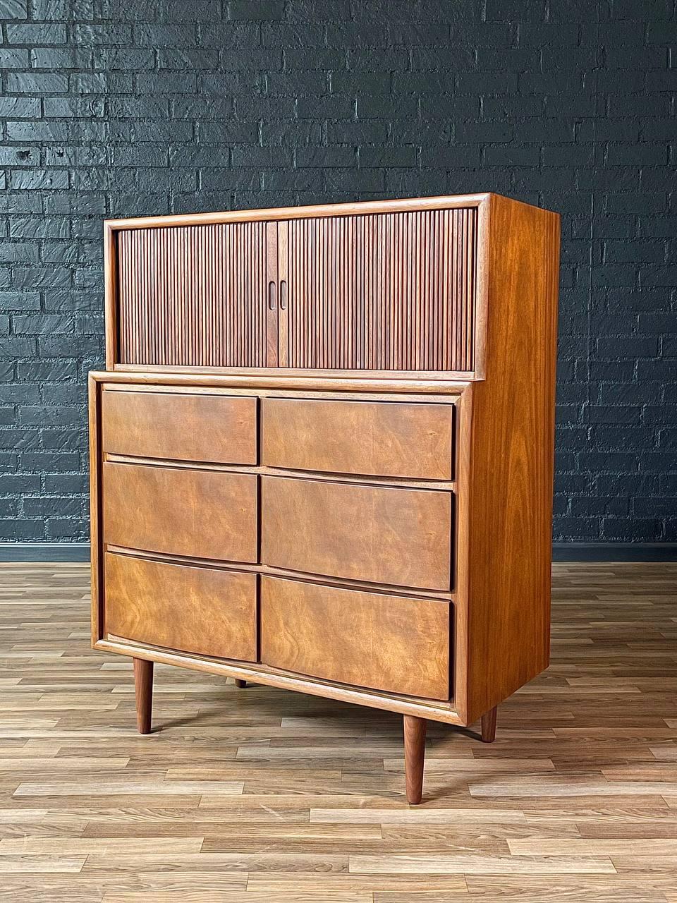 Condition: Expertly Refinished 

Materials: Walnut, Glass Accents 

With over 15 years of experience, our workshop has followed a careful process of restoration, showcasing our passion and creativity for vintage designs that can seamlessly be