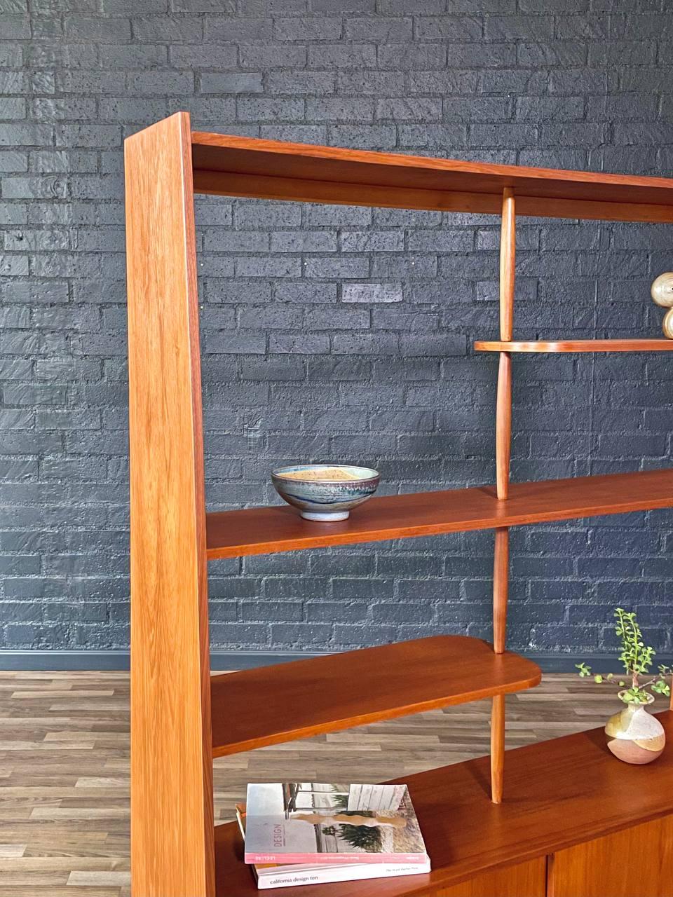 Americano Appena rifinito - Scaffale divisorio in teak moderno del medio secolo in vendita