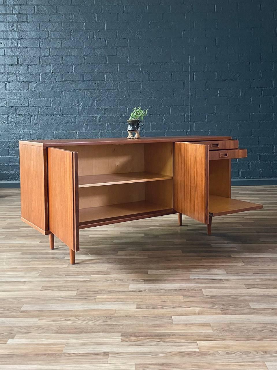 Newly Refinished - Mid-Century Modern Teak Credenza In Excellent Condition In Los Angeles, CA