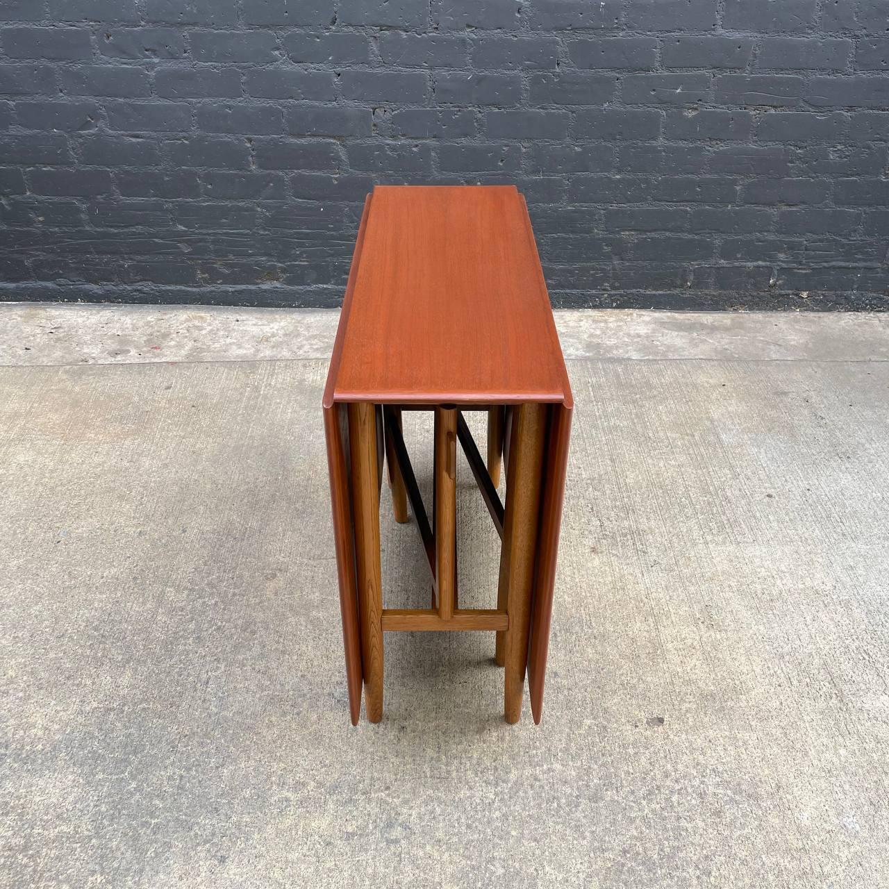 Newly Refinished - Mid-Century Modern Teak & Oak Dining Table For Sale 1
