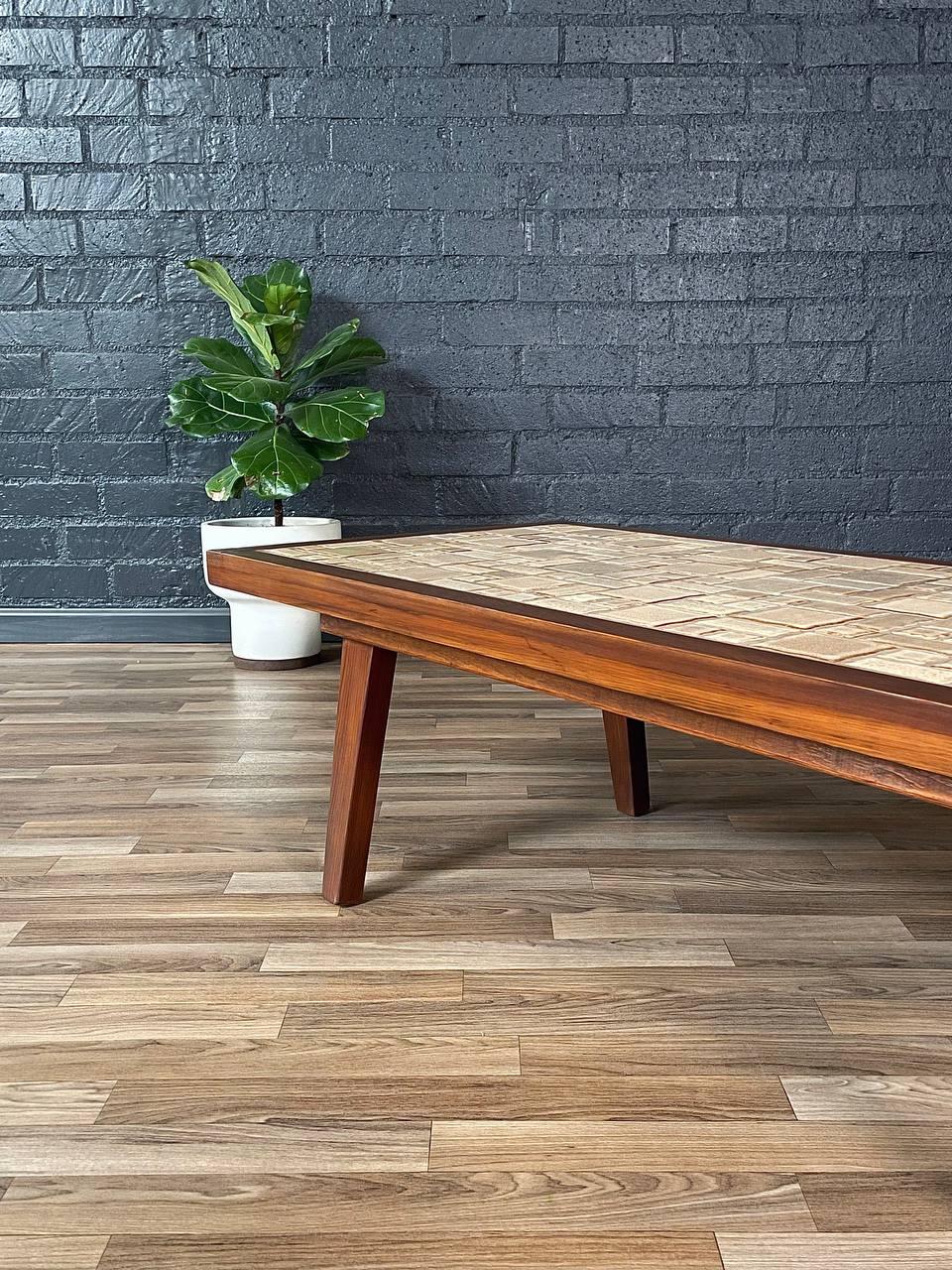 Fin du 20e siècle Nouvellement repeinte - Table basse à plateau en carreaux The Modernity en vente