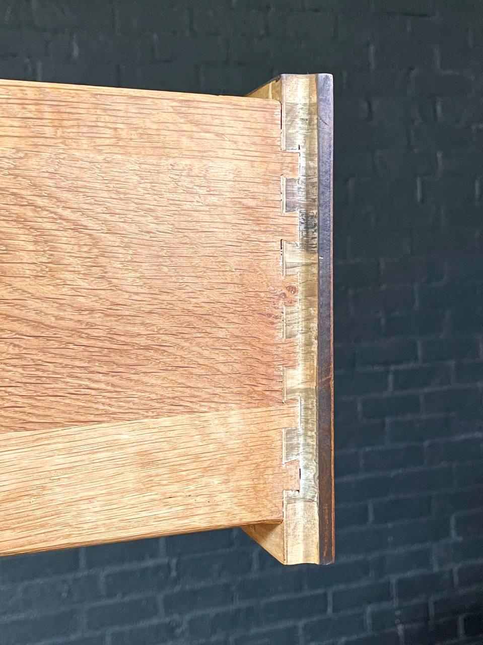 Comò Highboy in legno di palissandro Pecan appena rifinito - Tower Suite moderna di metà secolo in vendita 2