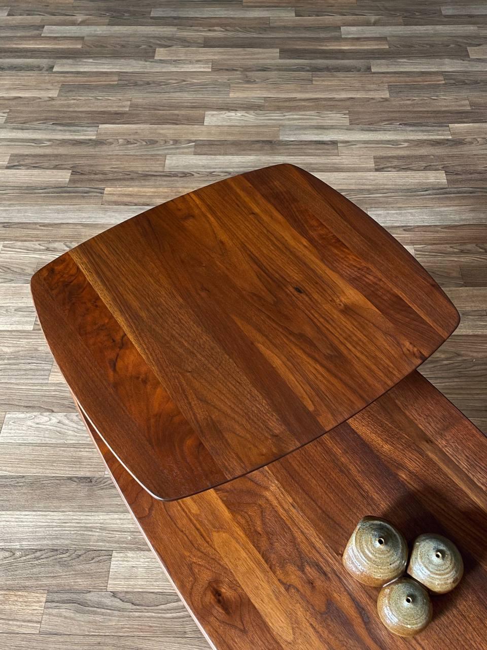 Newly Refinished - Mid-Century Modern Two-Tier Walnut Side Table by Ace-Hi en vente 1