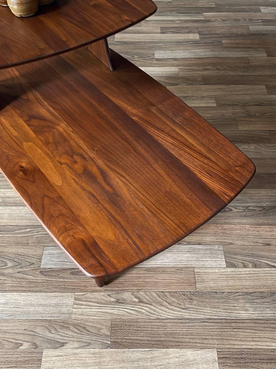 Newly Refinished - Mid-Century Modern Two-Tier Walnut Side Table by Ace-Hi en vente 2