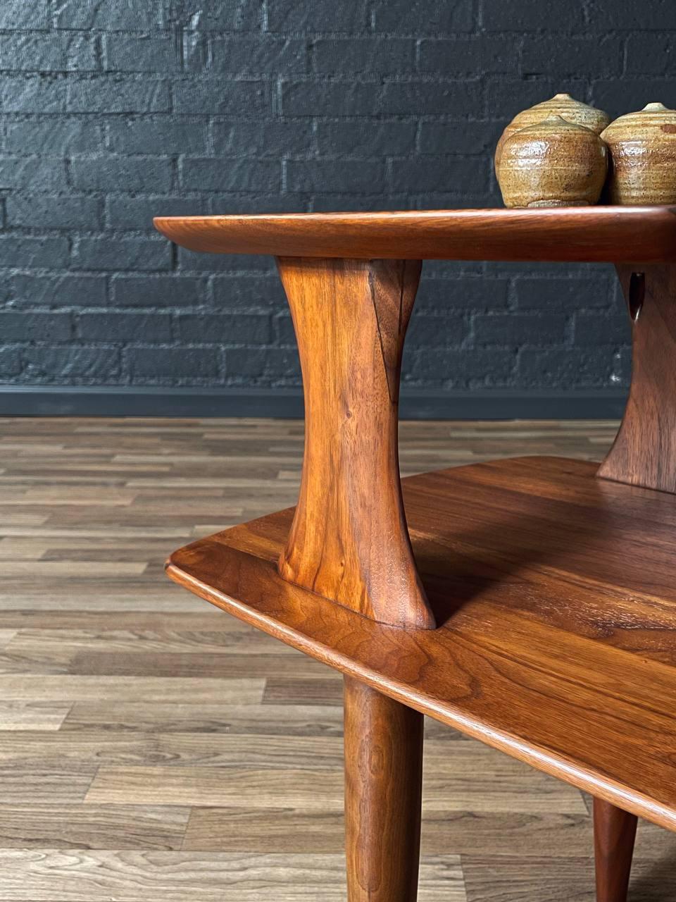 Newly Refinished - Mid-Century Modern Two-Tier Walnut Side Table by Ace-Hi en vente 3